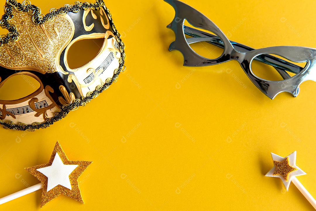 Conceito de carnaval em fundo amarelo, carnaval brasileiro