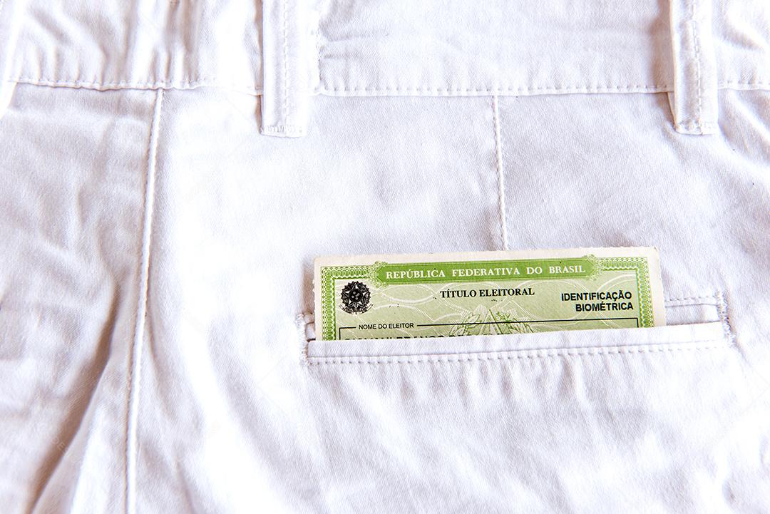 Calça jeans com RG documentos pessoais no bolso