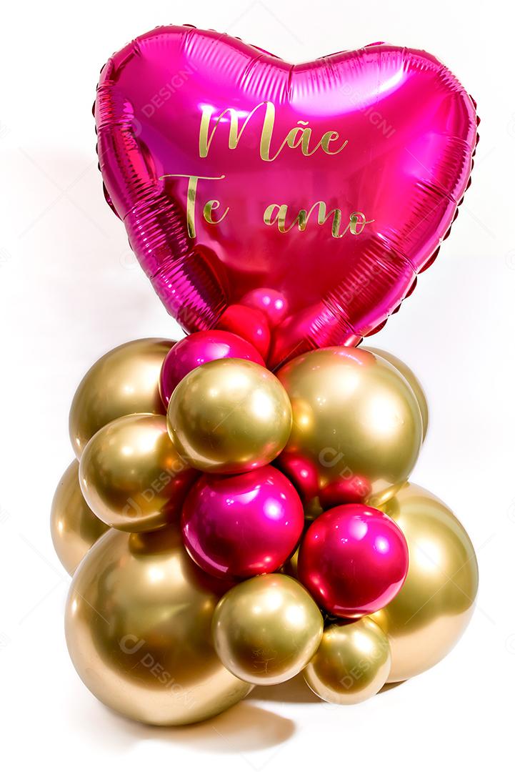 Feliz presente de dia das mães. Balão escrito mãe eu te amo em português