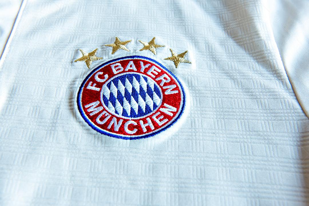 Camisa do Bayern de Munique Alemanha. Logo bordado na camisa de futebol