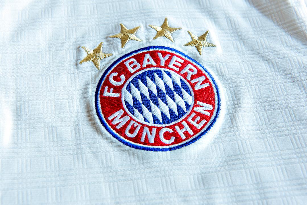 Camisa do Bayern de Munique Alemanha. Logo bordado na camisa de futebol