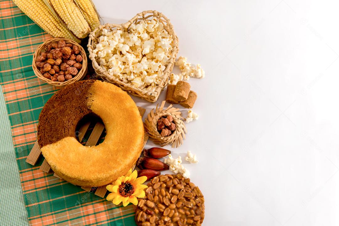 Mesa de festa junina Festa típica brasileira de junho. Bolo, amendoim,