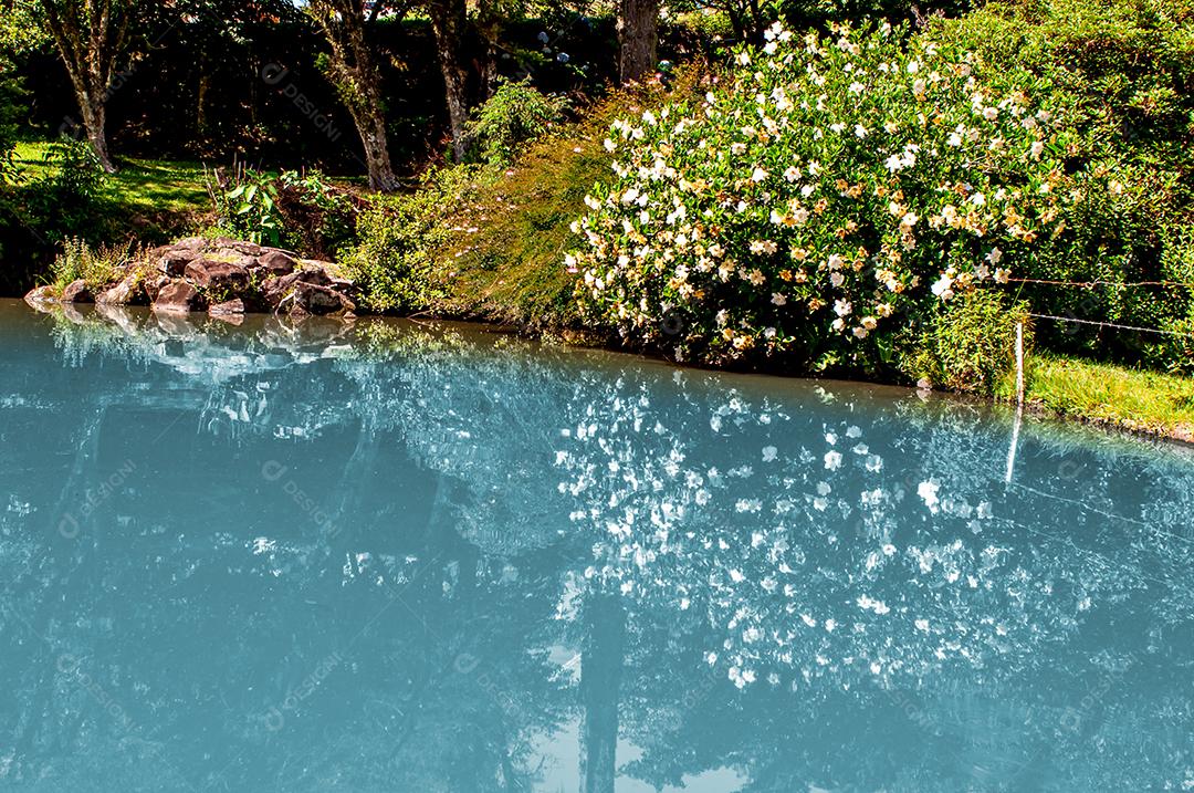 Lindo lago azul, paisagem de Gramado-RS Brasil.