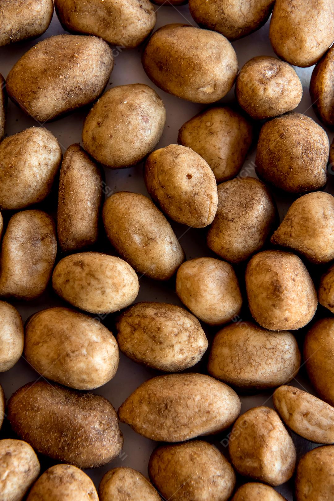 Amêndoin em fundo branco Grãos saudáveis