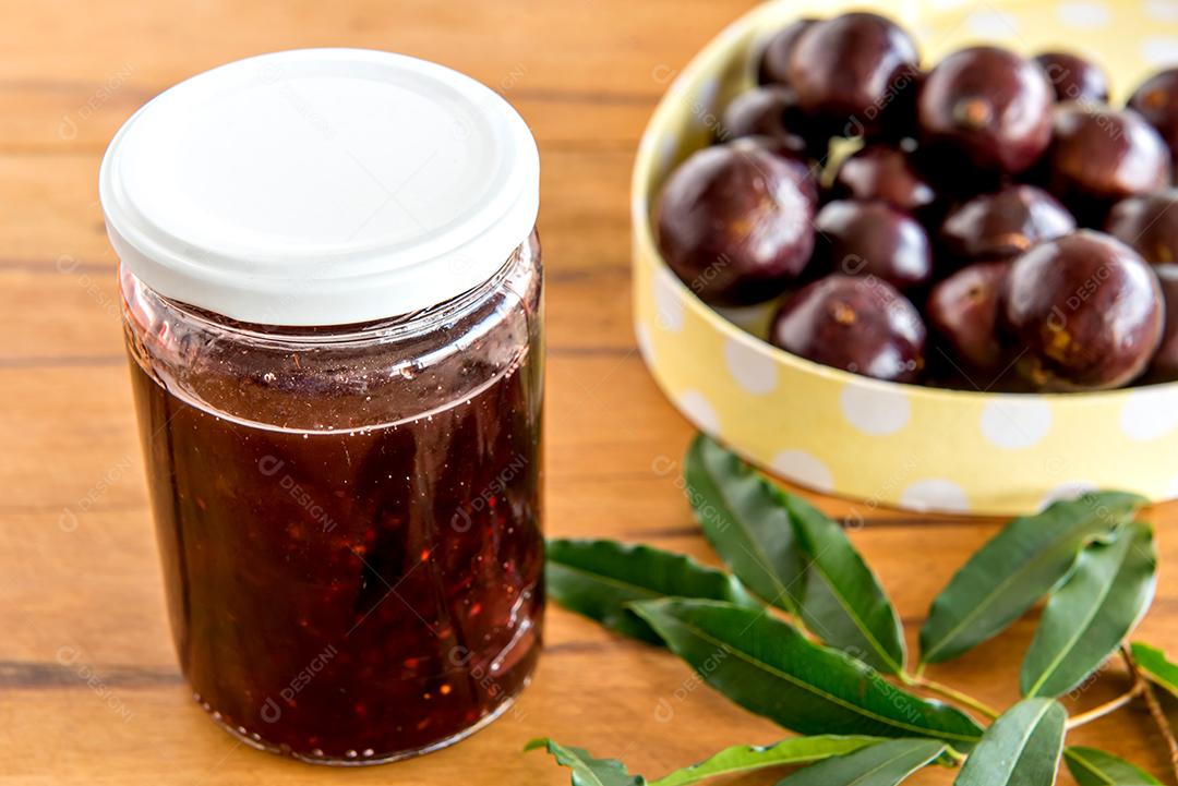 Geleia de jabuticaba orgânica caseira com frutas brasileiras exóticas,
