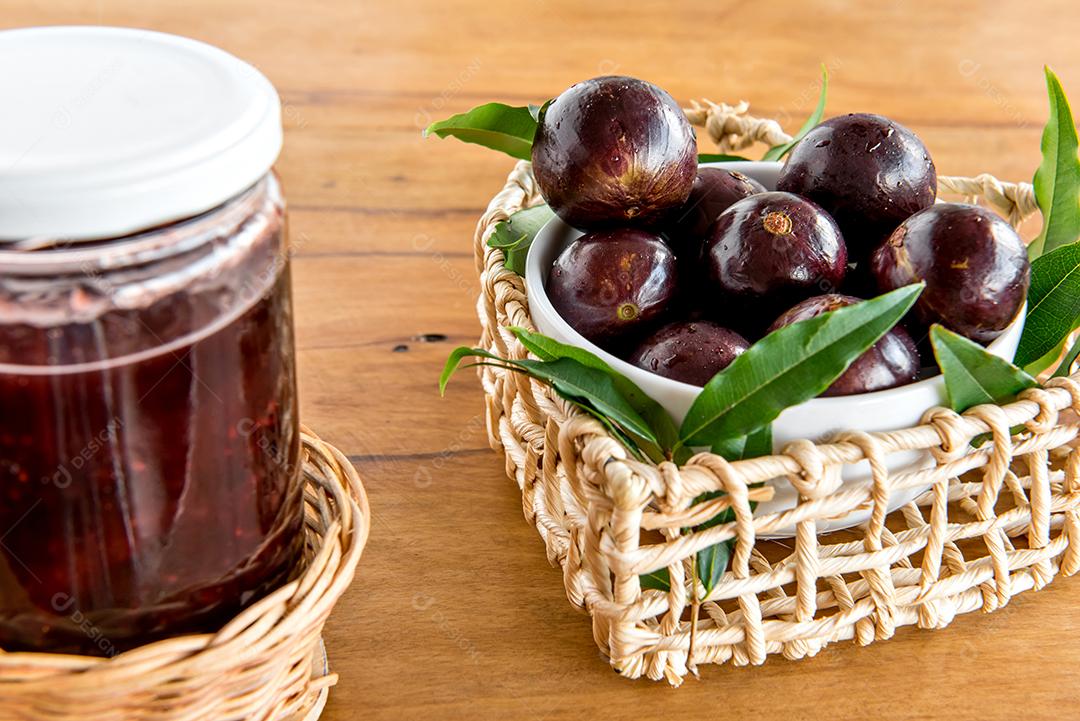 Geleia de jabuticaba orgânica caseira com frutas brasileiras exóticas,