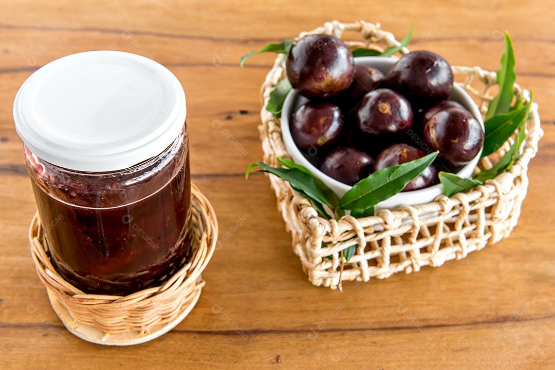 Geleia de jabuticaba orgânica caseira com frutas brasileiras exóticas,