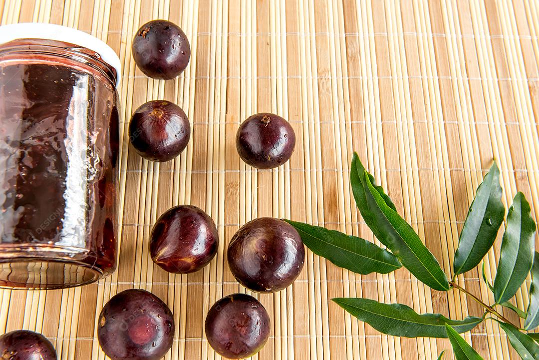 Geleia de jabuticaba orgânica caseira com frutas brasileiras exóticas,