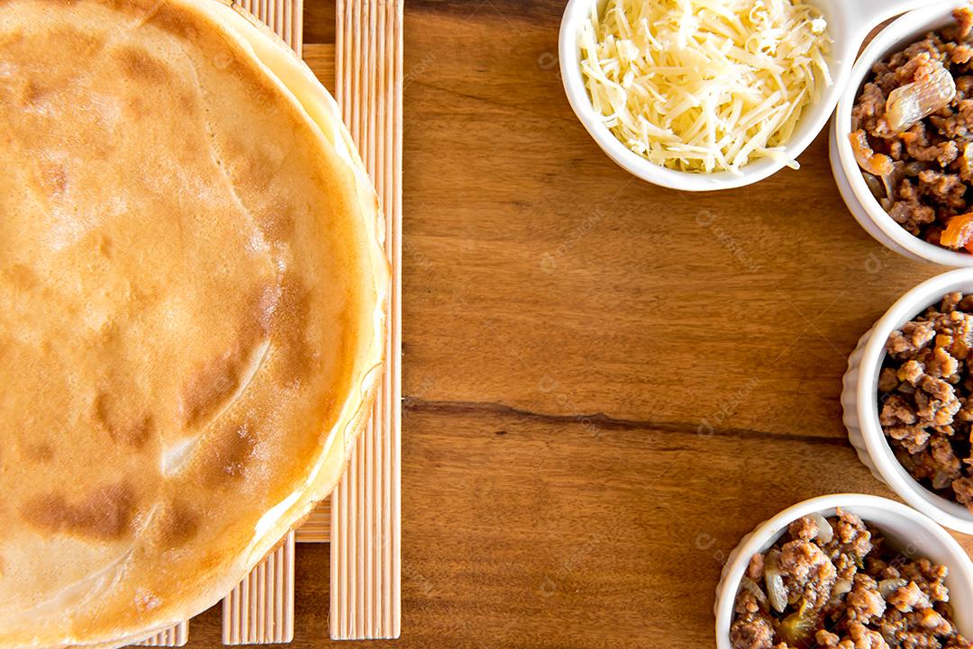 Panqueca de carne, panqueca típica brasileira, queijo e carne