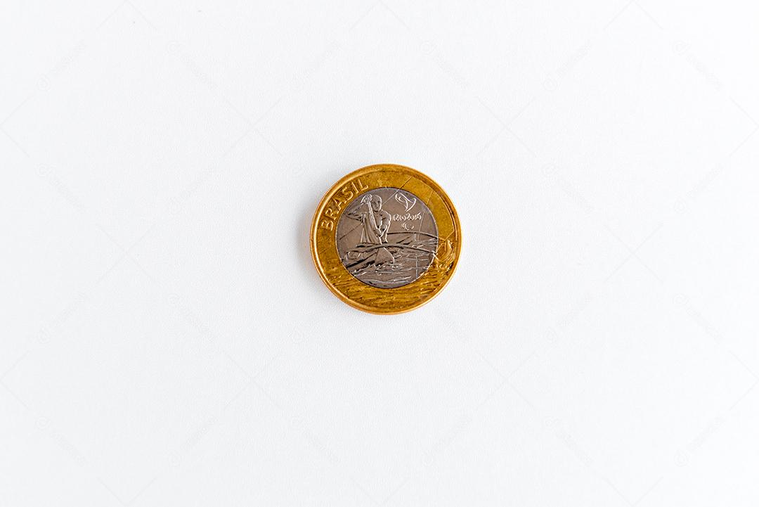 Moeda comemorativa brasileira, moeda real brasileira em backg branco