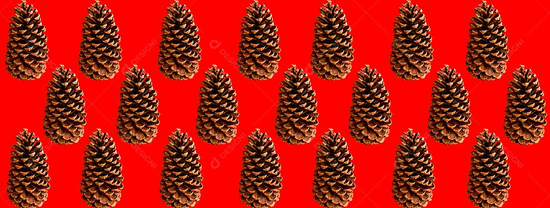 Decoração de Natal Pinha em formato de fundo vermelho ao ar livre