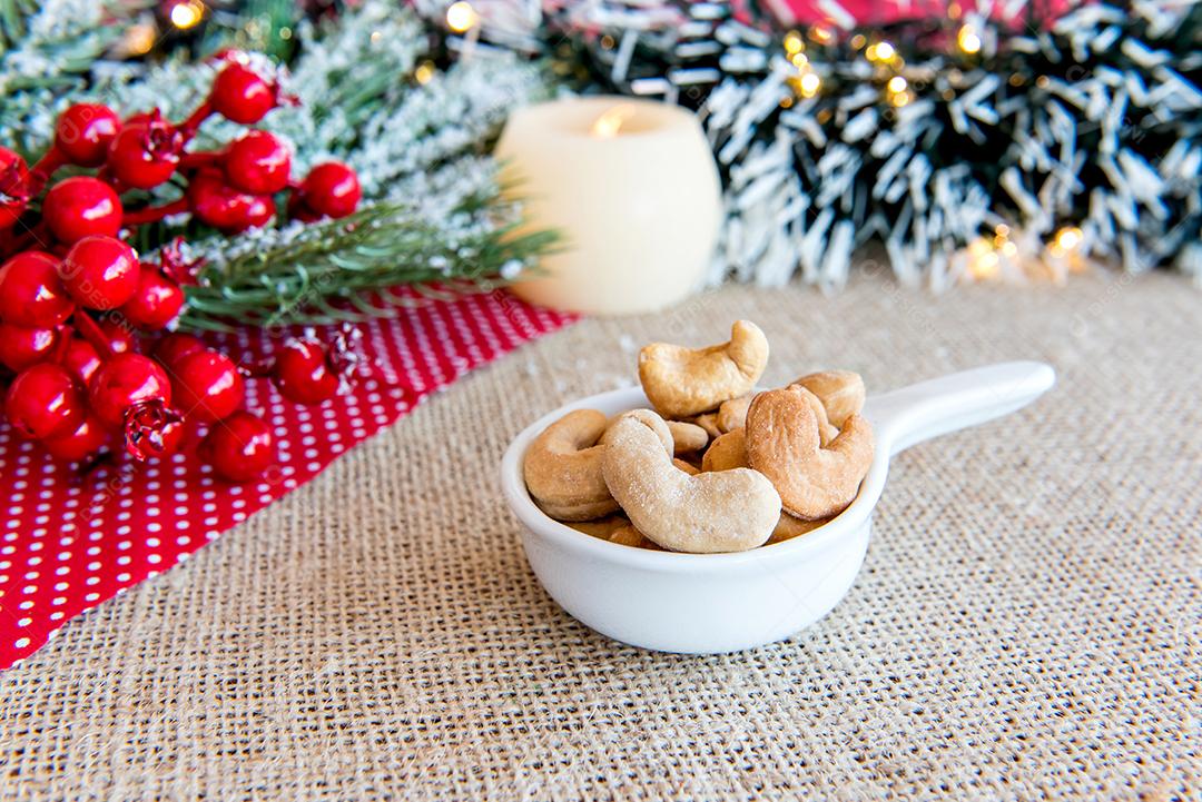 Castanha de caju em uma mesa de Natal