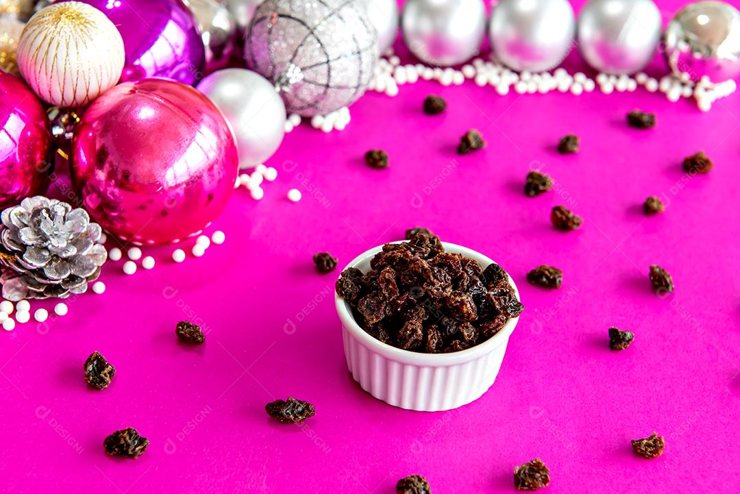 passas no fundo rosa de natal