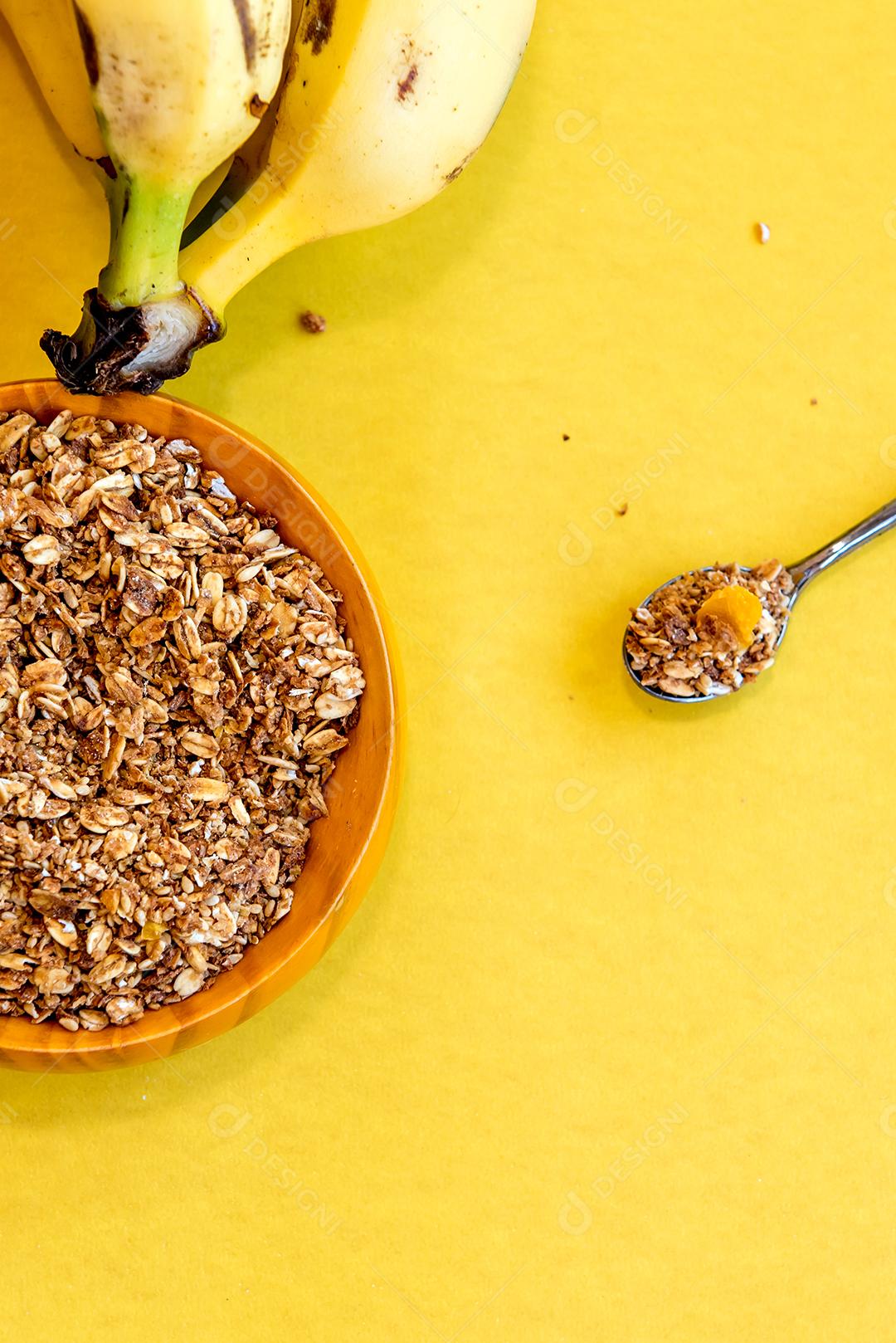 Banana e granola. Vista do topo.