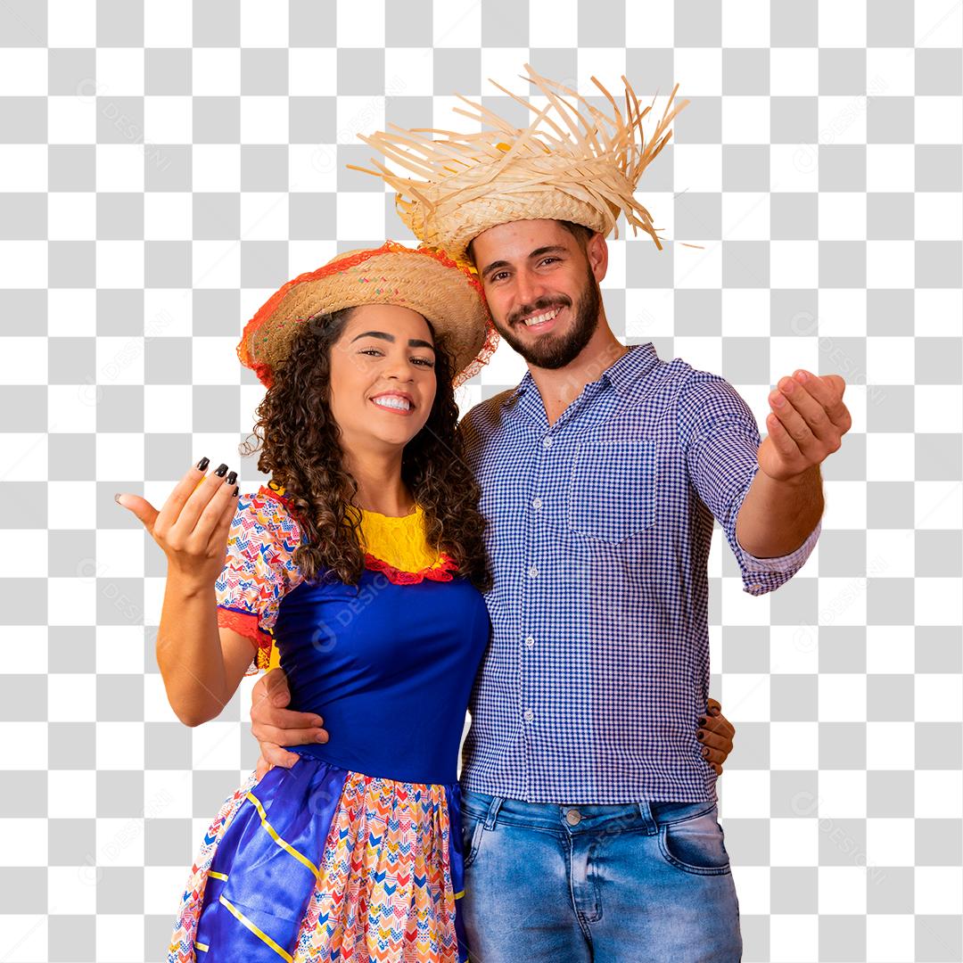 Casal feliz vestindo roupas para Festa Junina chamando para o São João