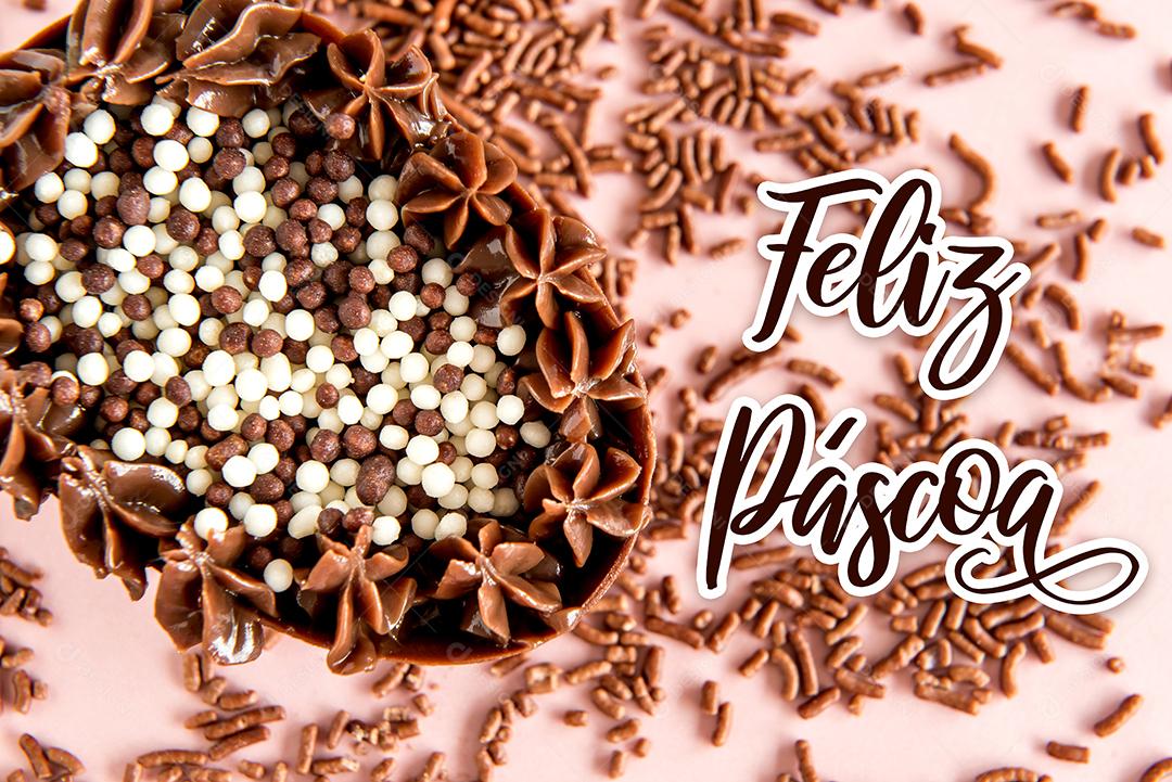 Ovo de páscoa recheado com brigadeiro em fundo branco