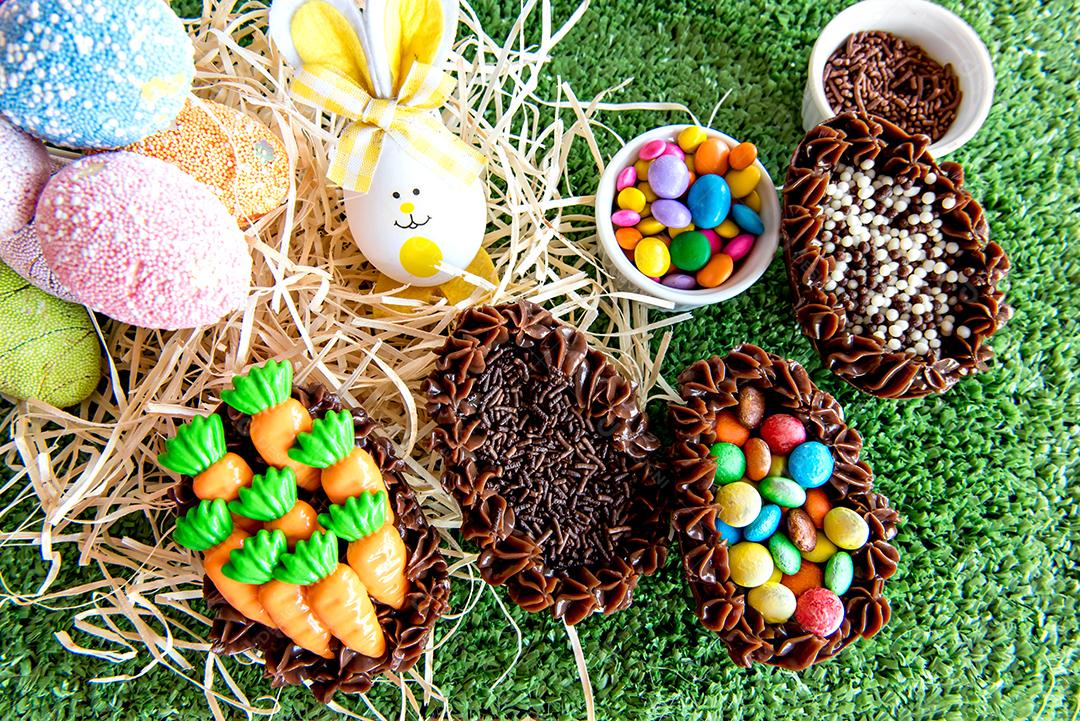 Deliciosos ovos de páscoa de chocolate, conceito de páscoa