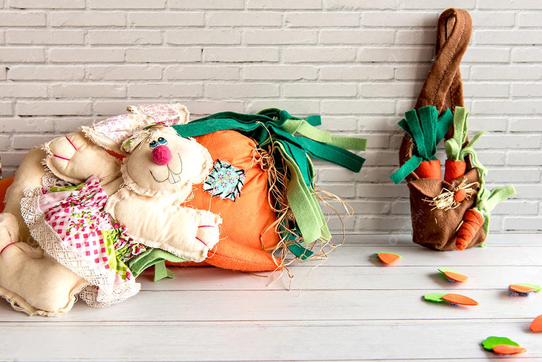 Conceito de Páscoa, ovos de Páscoa e coelhinho da Páscoa.