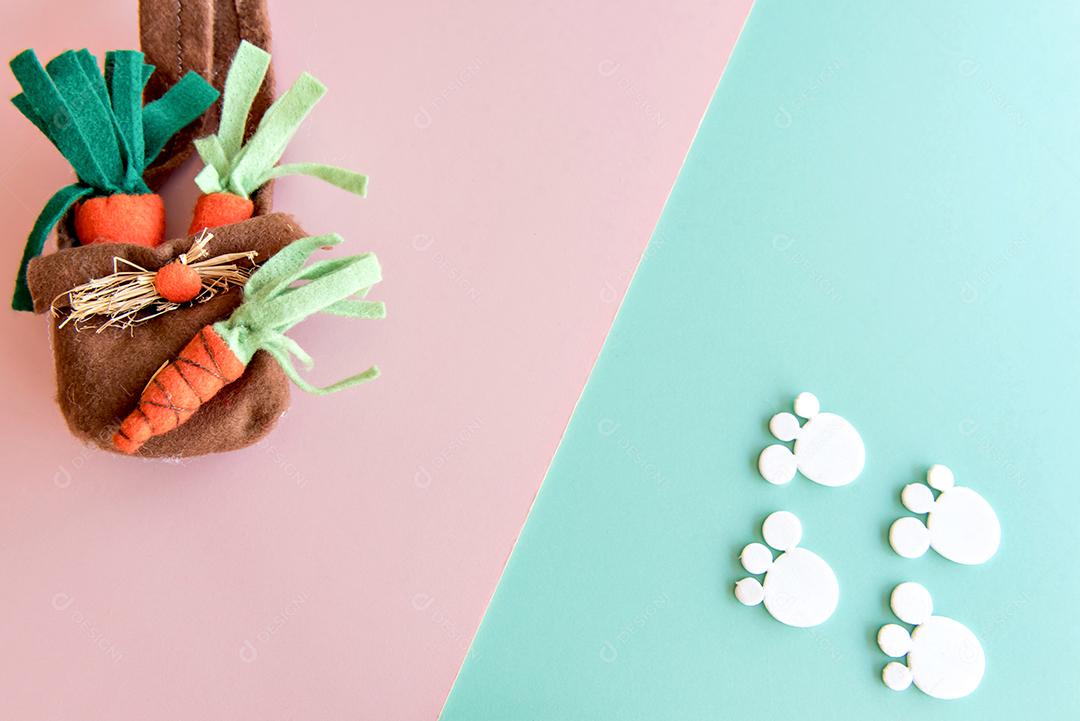 Conceito de páscoa, decoração de páscoa em fundo verde e rosa