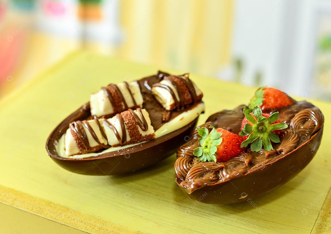 Ovo de Páscoa caseiro recheado com chocolate