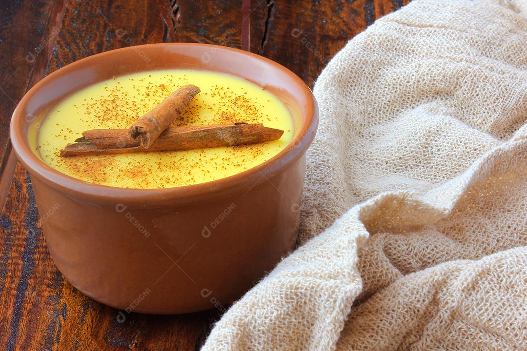 curau imagem fotos milho doce creme sobremesa  canela brasileira culinaria tipica xadrez toalha ceramica tigela