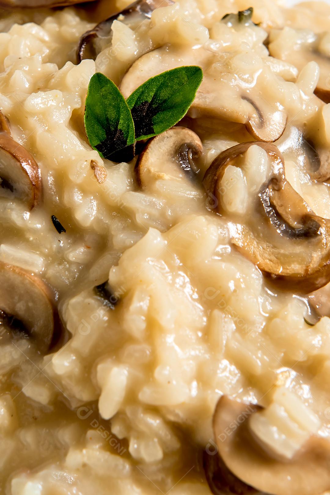 Risoto com fundo de textura de cogumelo