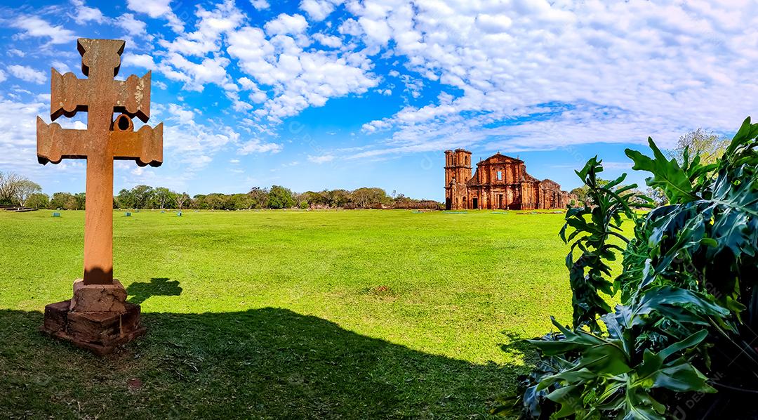 Vista do céu na ruína jesuíta pecado São Miguel das Missões