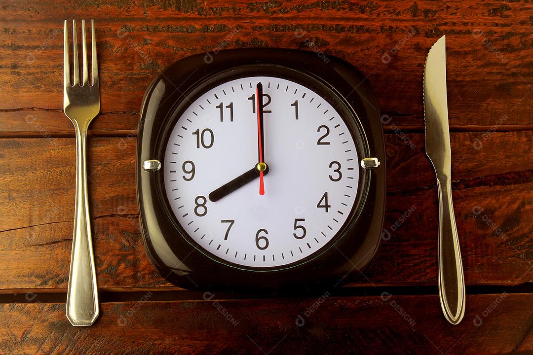 O jejum é um método de perda de peso cujo objetivo é fazer com que o corpo use as reservas de gordura