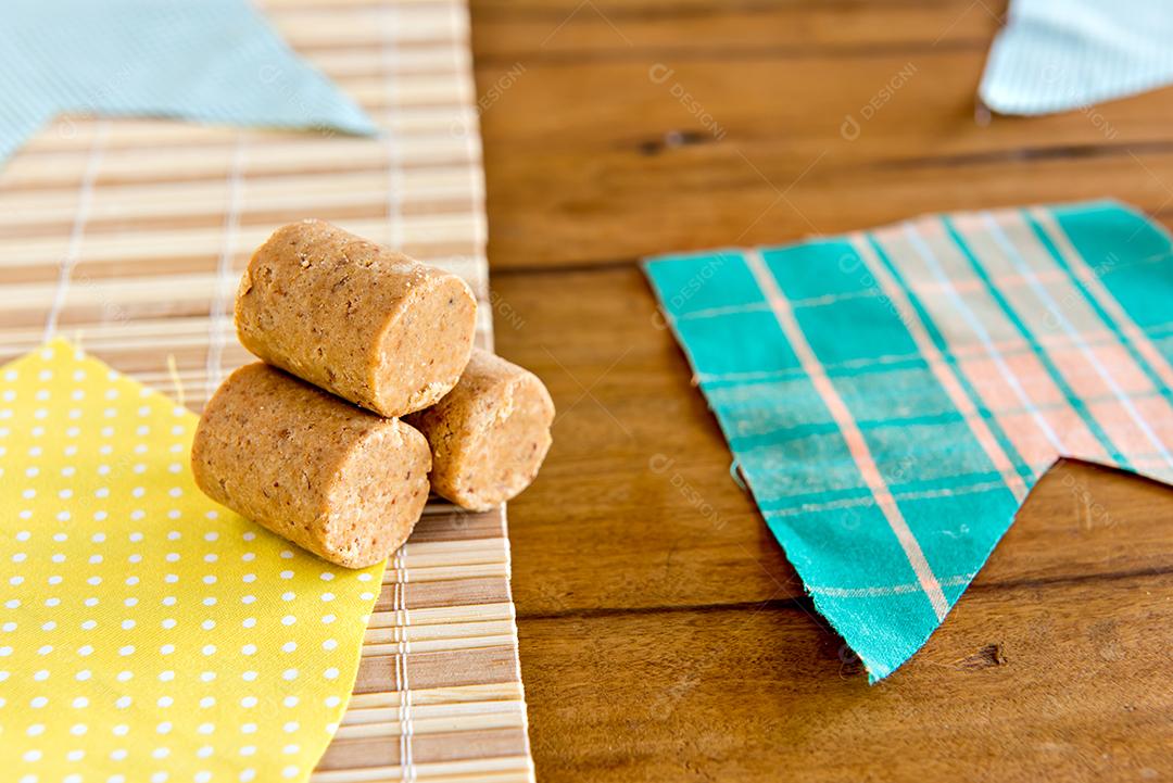Doce de amendoim brasileiro chamado Paçoca, doce de celebração de junho