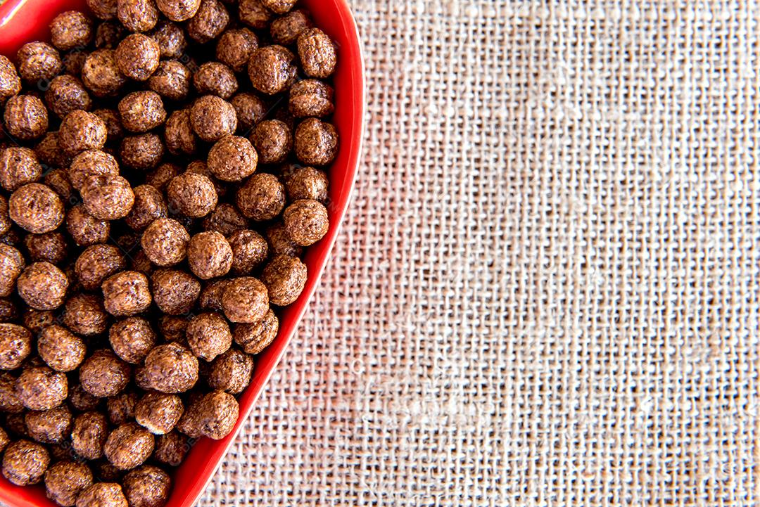 Tigela de flocos de milho bola com espaço para texto