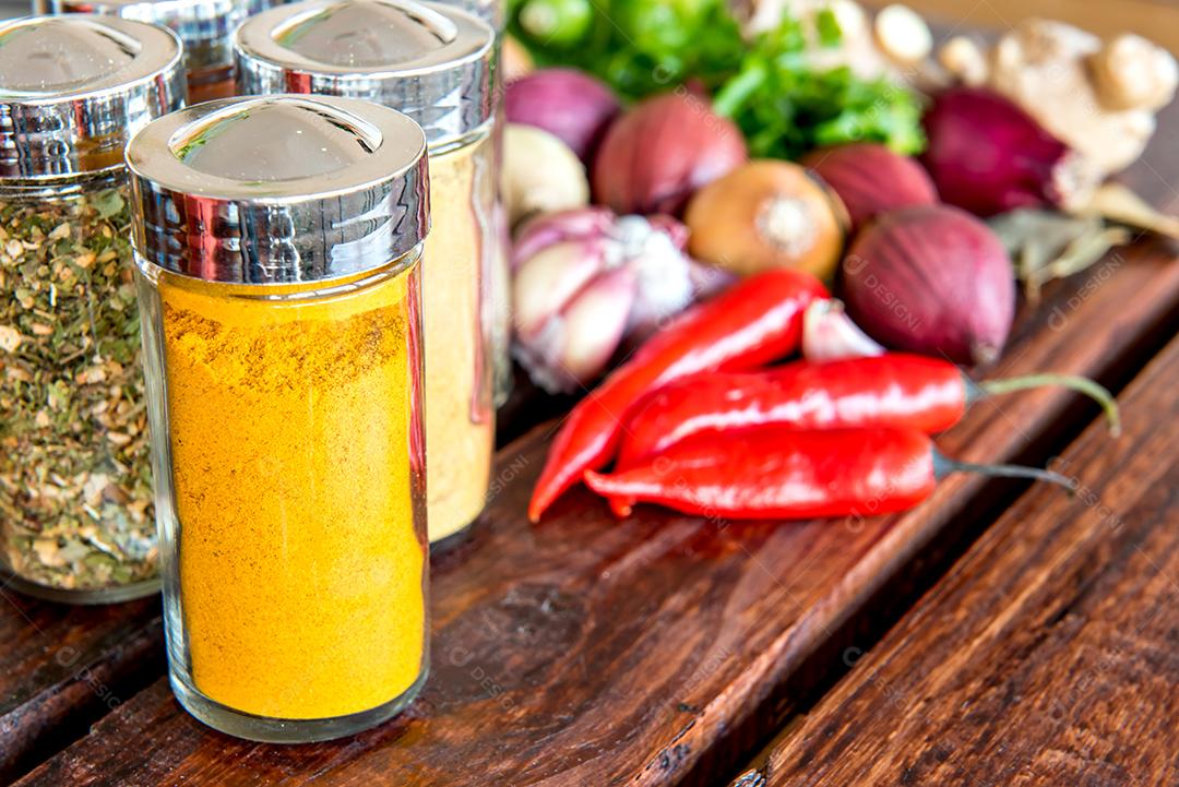 Diferentes temperos e especiarias para cozinhar