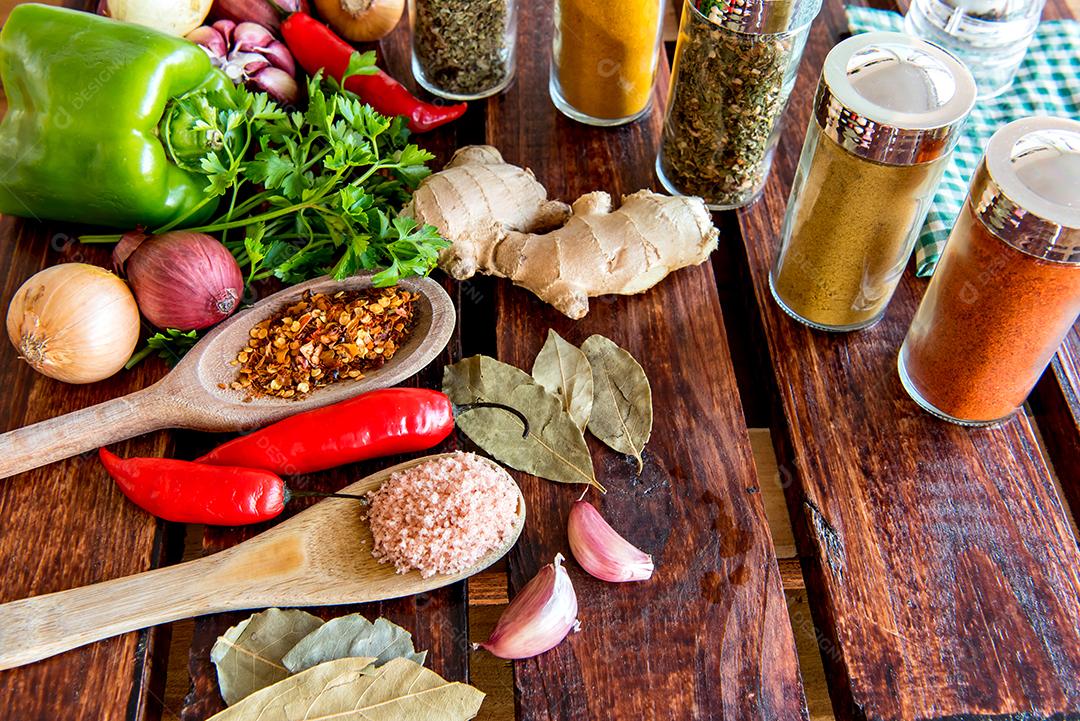 Diferentes temperos e especiarias para cozinhar