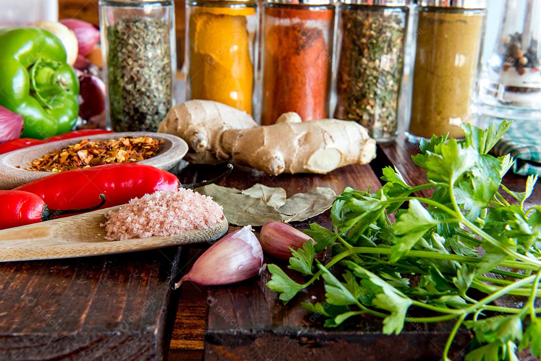 Diferentes temperos e especiarias para cozinhar