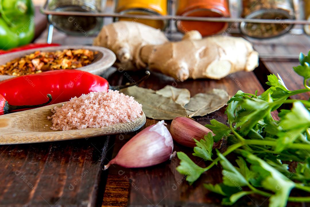 Diferentes temperos e especiarias para cozinhar