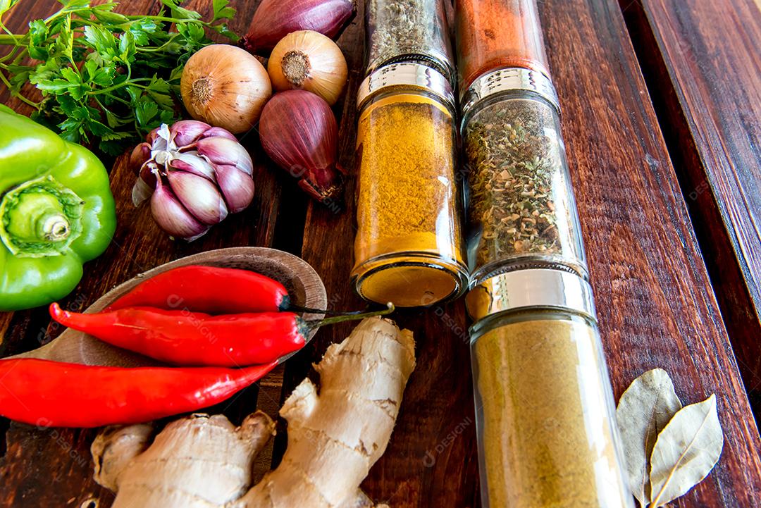 Diferentes temperos e especiarias para cozinhar