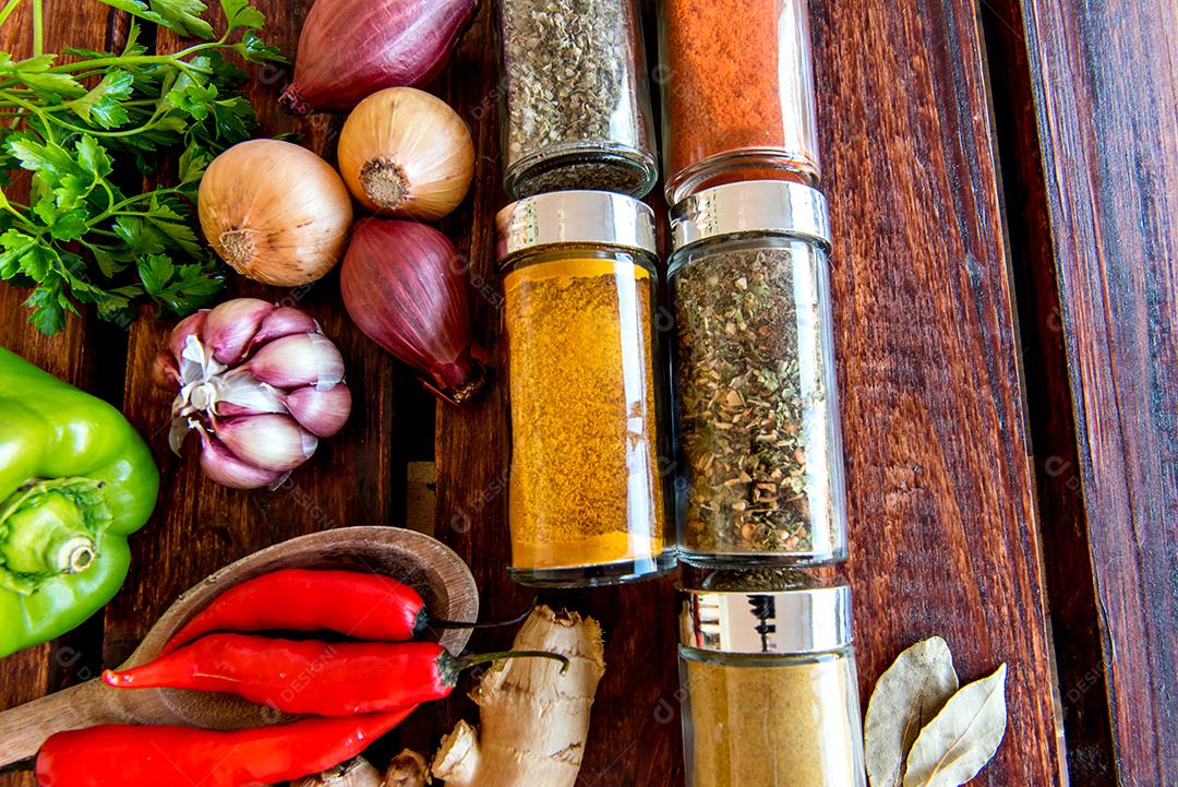 Diferentes temperos e especiarias para cozinhar