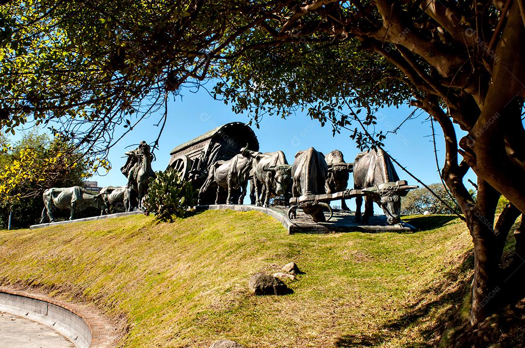 O Monumento la Carreta é uma obra de arte histórica localizada na cidade de Montevidéu, Uruguai