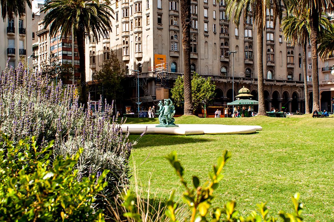 Fontes dos anjos na Plaza Independência, a praça mais importante de Montevidéu