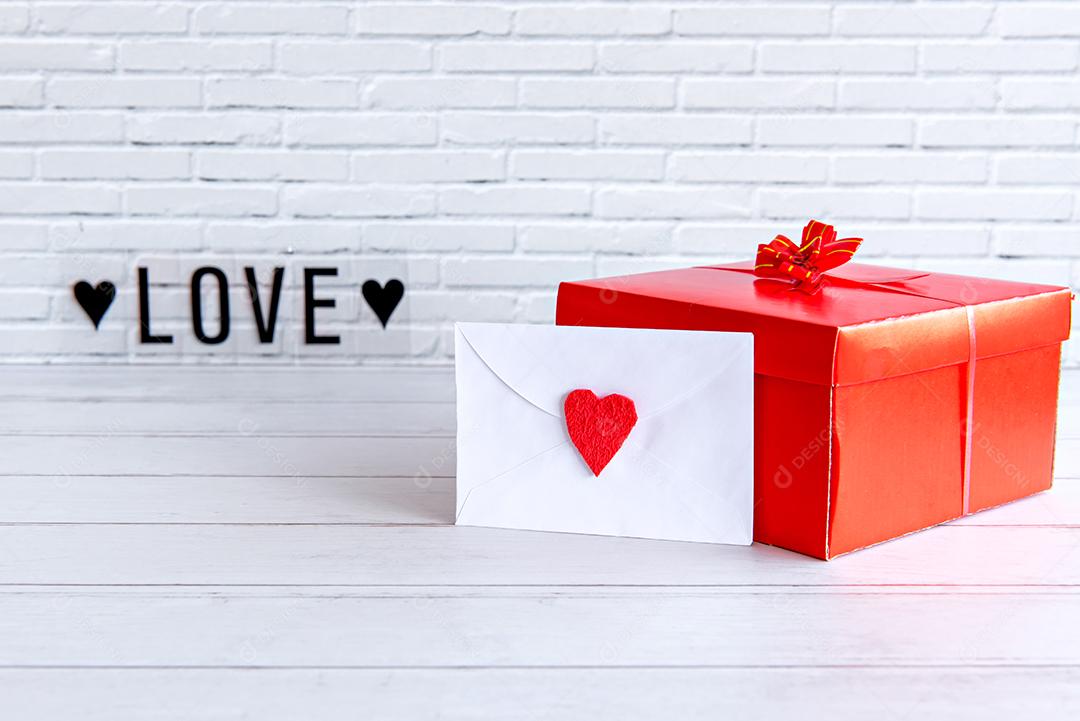 Dia dos namorados, presente e conceito de carta de amor