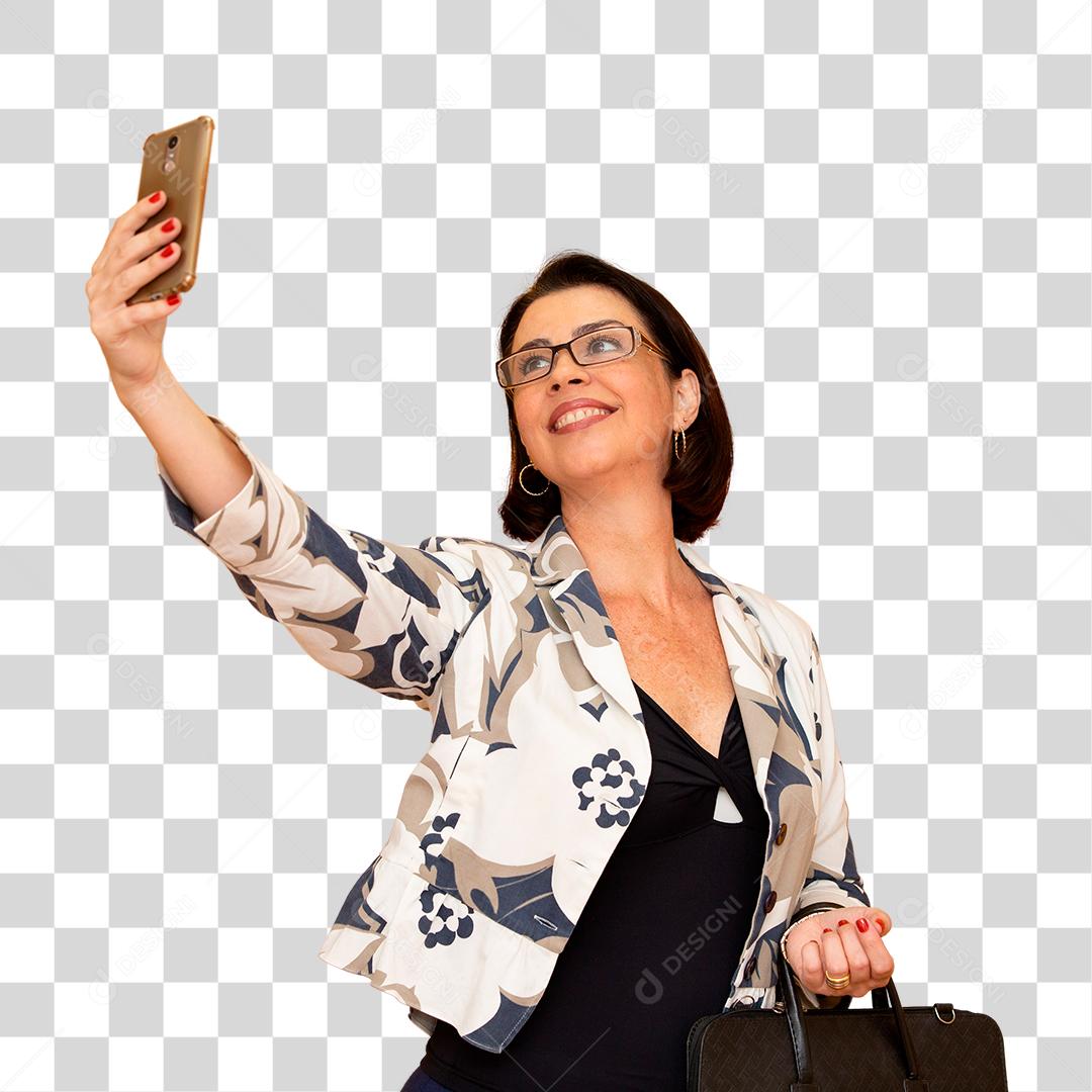 Mulher de negócios tirando self com telefone PNG Transparente