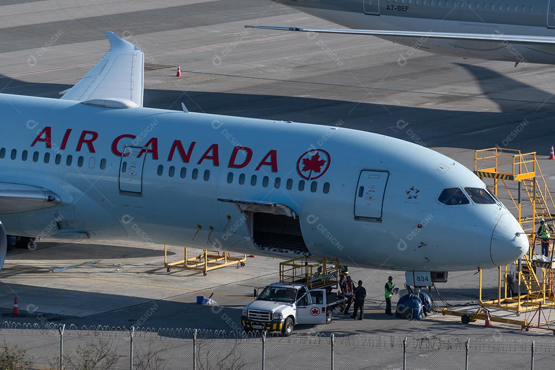 Air Canada Boeing estacionado na manutenção do GRU AIRPORT, 30 de maio de 2022, São Paulo, Brasil.