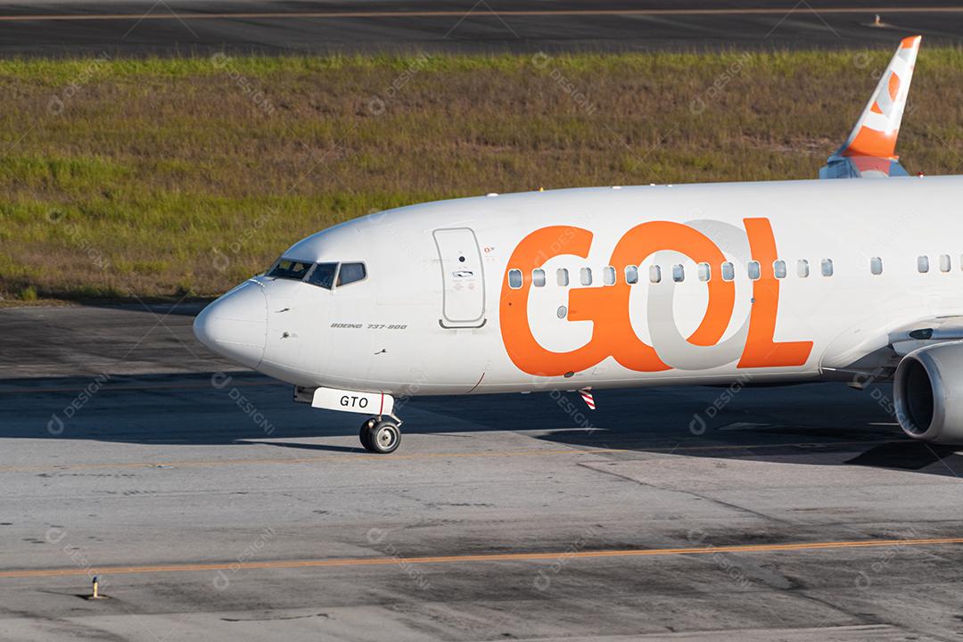 Vista próxima do GOL Airbus a320 taxiando para decolar no GRU Airport, 30 de maio de 2022, São Paulo, Brasil.