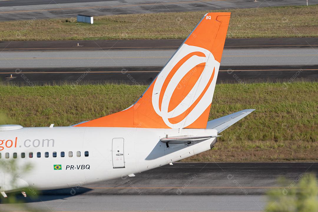 Logo GOL na cauda do Boeing no Aeroporto GRU, 30 de maio de 2022, São Paulo, Brasil.