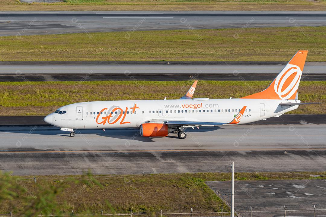 Logo GOL na cauda do Boeing no Aeroporto GRU, 30 de maio de 2022, São Paulo, Brasil.