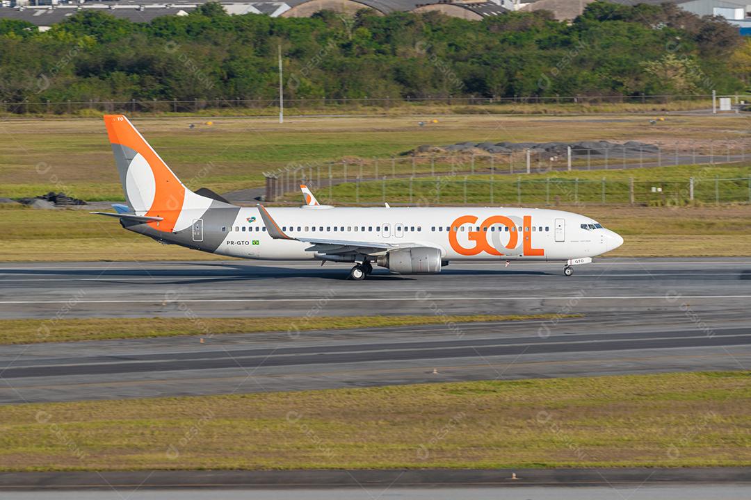 Logo GOL na cauda do Boeing no Aeroporto GRU, 30 de maio de 2022, São Paulo, Brasil.