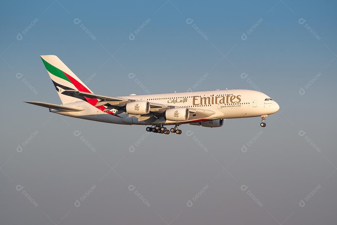 AirBus A380 voando sobre o céu de São Paulo, 30 de maio de 2022, São Paulo, Brasil.