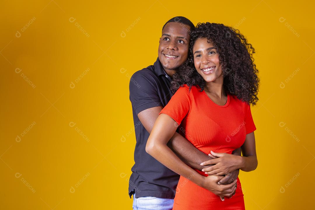 Casal afro-americanos apaixonados