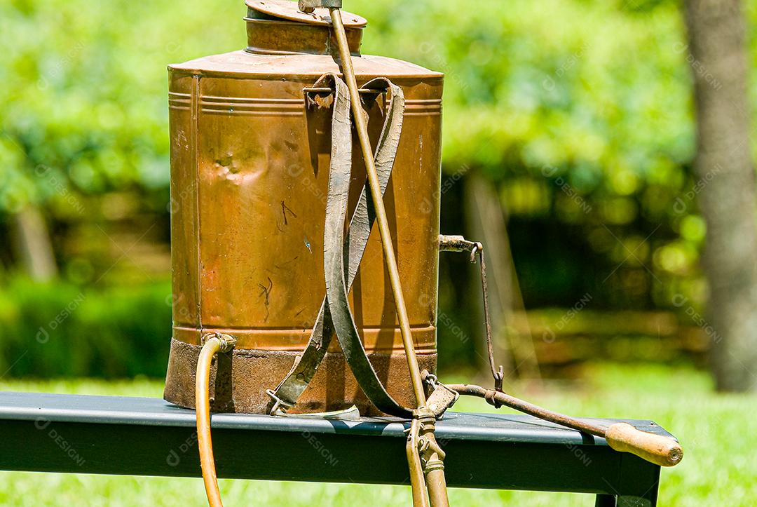 bomba de bater veneno