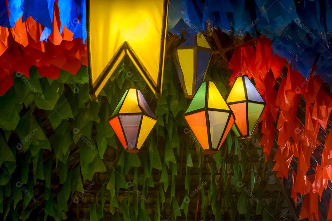 Teto com bandeiras de festa junina são joão