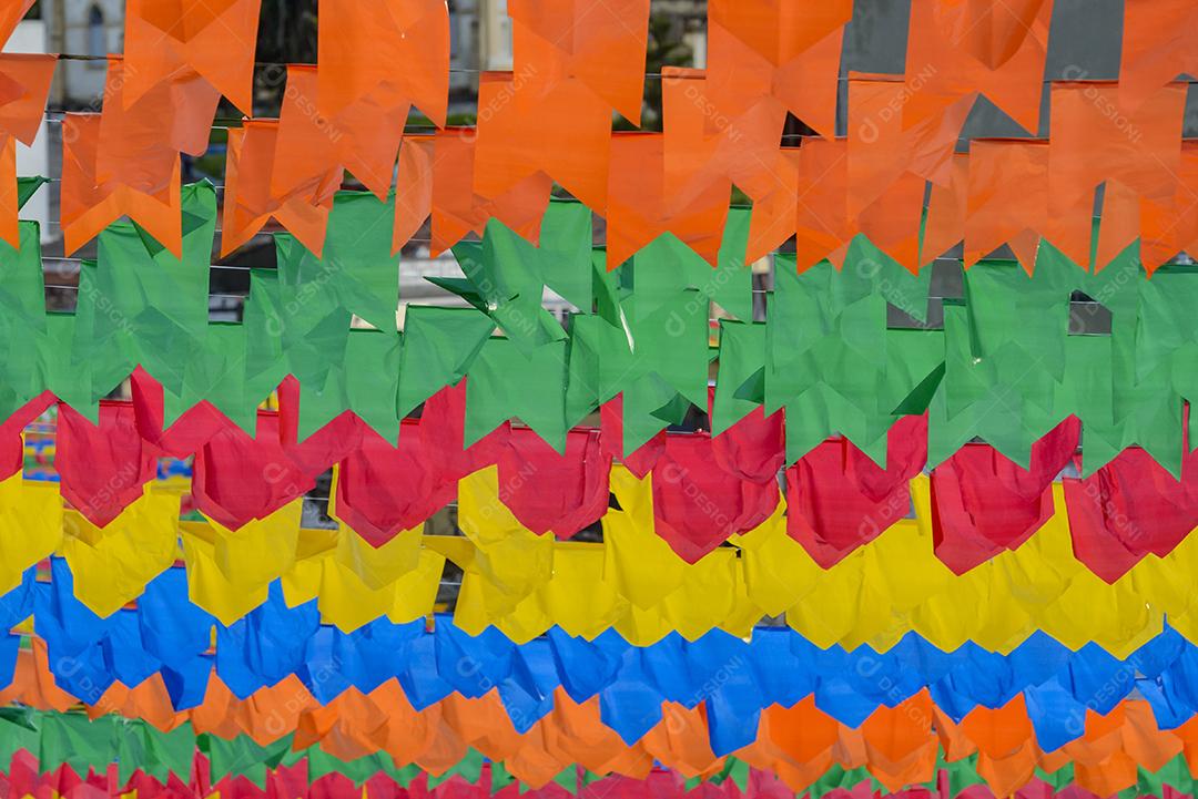 Varal com bandeiras de festa junina são joão